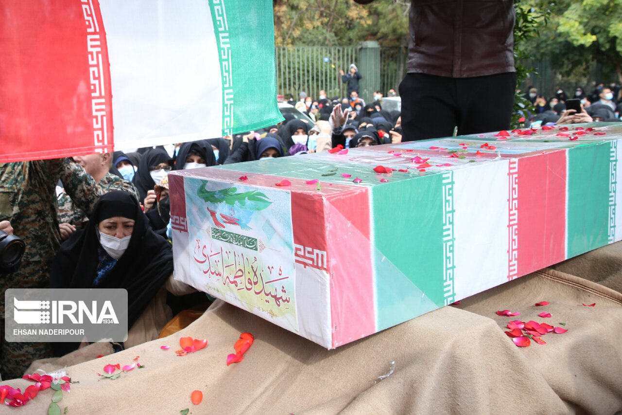 مراسم وداع با نخستین بانوی شهید تفحص‌ شده در تهران برگزار
شد