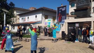 نخستین جشنواره نمایش‌های خیابانی طراوات در خوی به کارخود
پایان داد