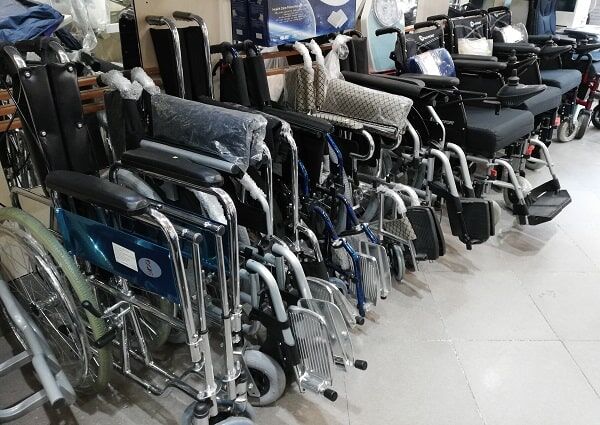 ۴۰ دستگاه ویلچر بین معلولان قم توزیع شد
